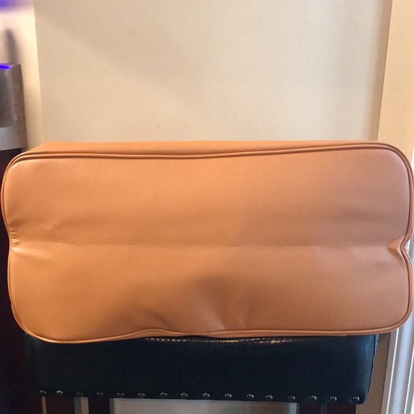 DSW Striped Duffle Bag with zippered compartments - BRAND NEW - Smoke & Pet Free - Picture 5 of 8